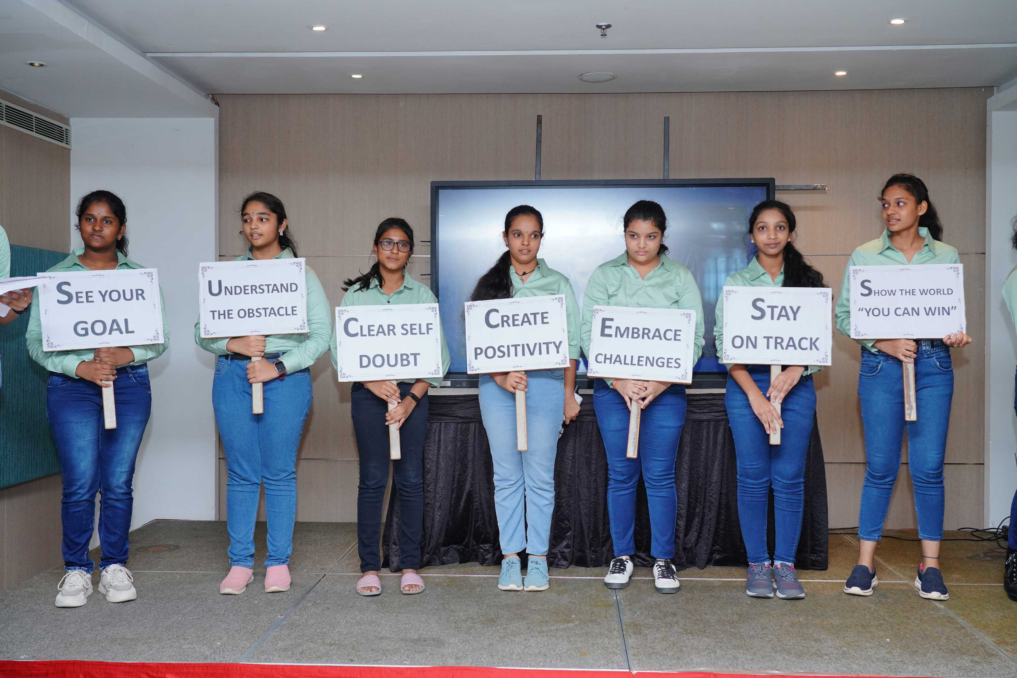 SYNERGY  TEENAGER TRAINERS BRIGADE@KKD